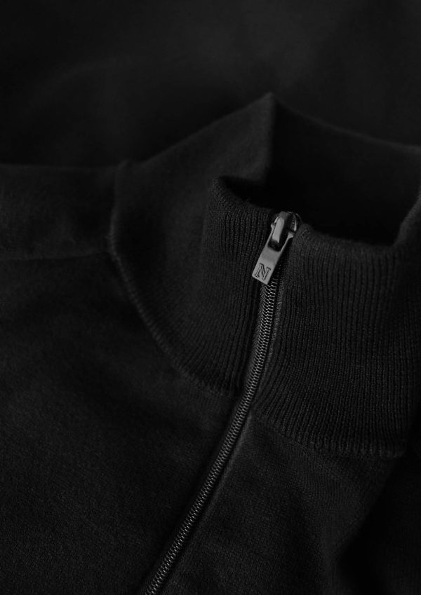 brighton 1 4zip men black closeup 4 yippenco textiles